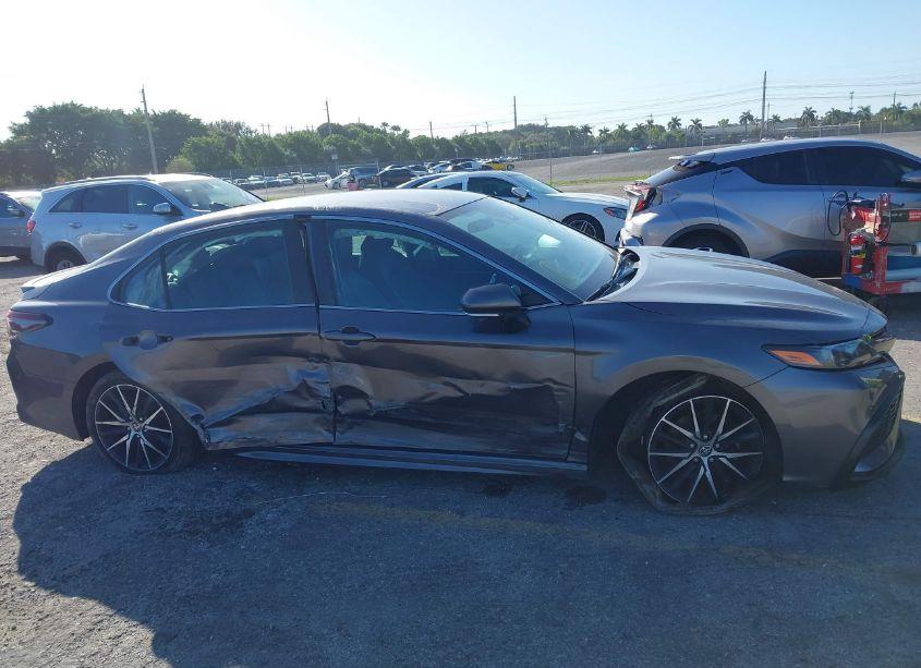 Photo 13 of 2022 Toyota Camry SE (VIN 4T1G11AK6NU499366)