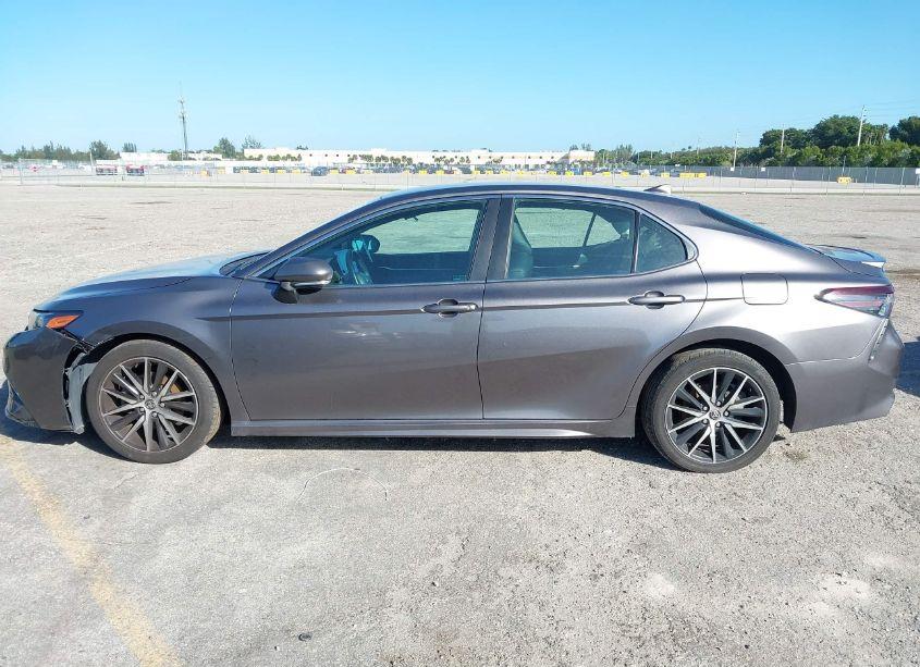 Photo 14 of 2022 Toyota Camry SE (VIN 4T1G11AK6NU499366)