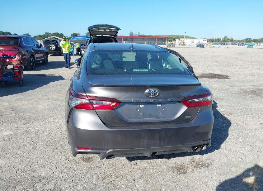 Photo 16 of 2022 Toyota Camry SE (VIN 4T1G11AK6NU499366)