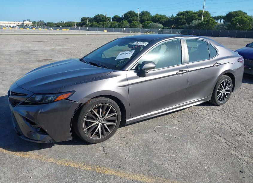 Photo 2 of 2022 Toyota Camry SE (VIN 4T1G11AK6NU499366)