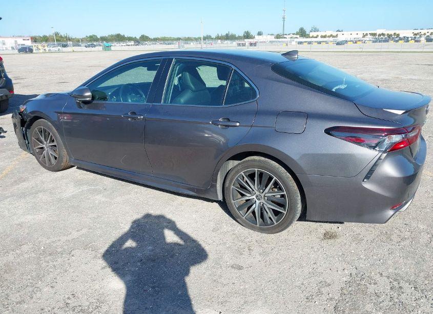Photo 3 of 2022 Toyota Camry SE (VIN 4T1G11AK6NU499366)