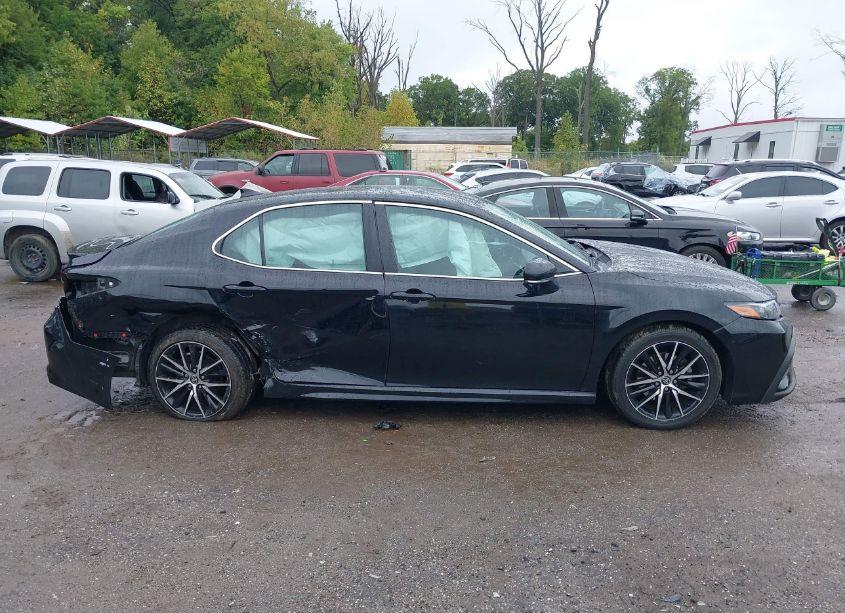 Photo 14 of 2022 Toyota Camry SE (VIN 4T1G11AK6NU622230)