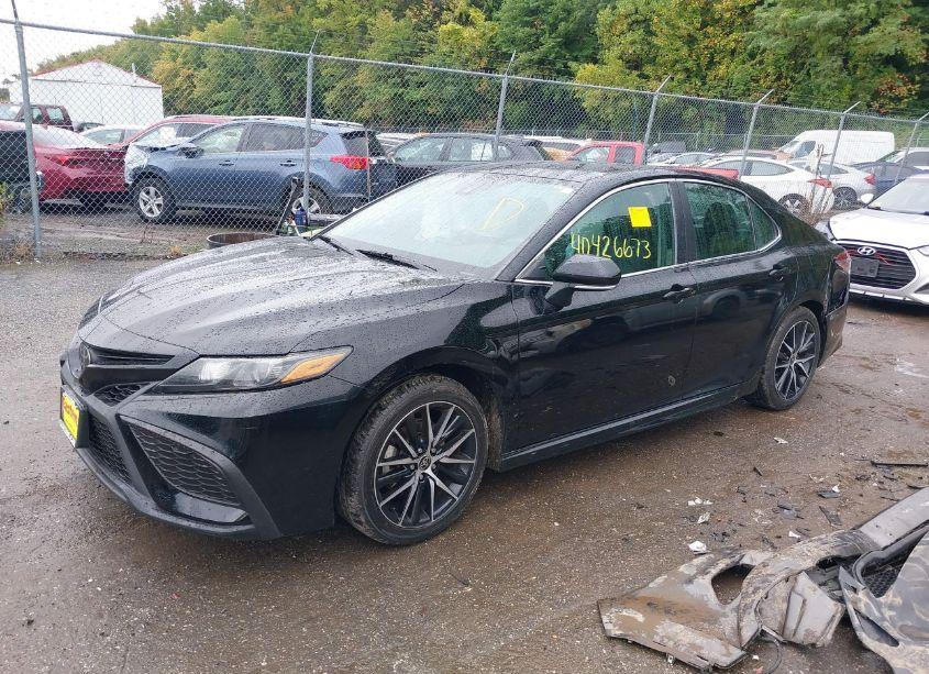 Photo 2 of 2022 Toyota Camry SE (VIN 4T1G11AK6NU622230)