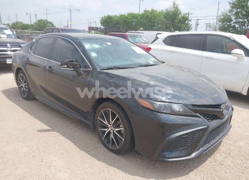 2022 Toyota Camry SE (VIN 4T1G11AK6NU623118) main photo