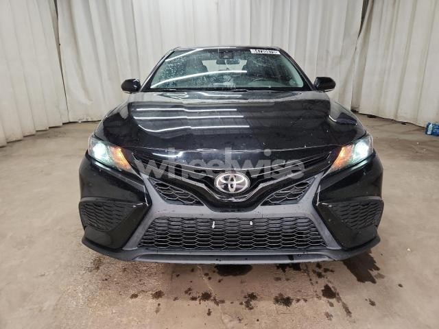 Photo 2 of 2022 TOYOTA CAMRY SE (VIN 4T1G11AK6NU643028)