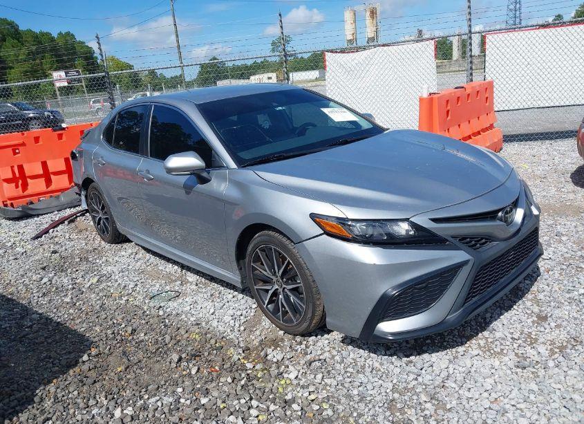 2022 Toyota Camry SE (VIN 4T1G11AK6NU643434) main photo