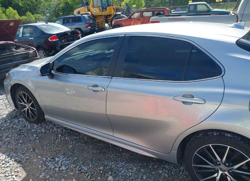 Photo 15 of 2022 Toyota Camry SE (VIN 4T1G11AK6NU643434)