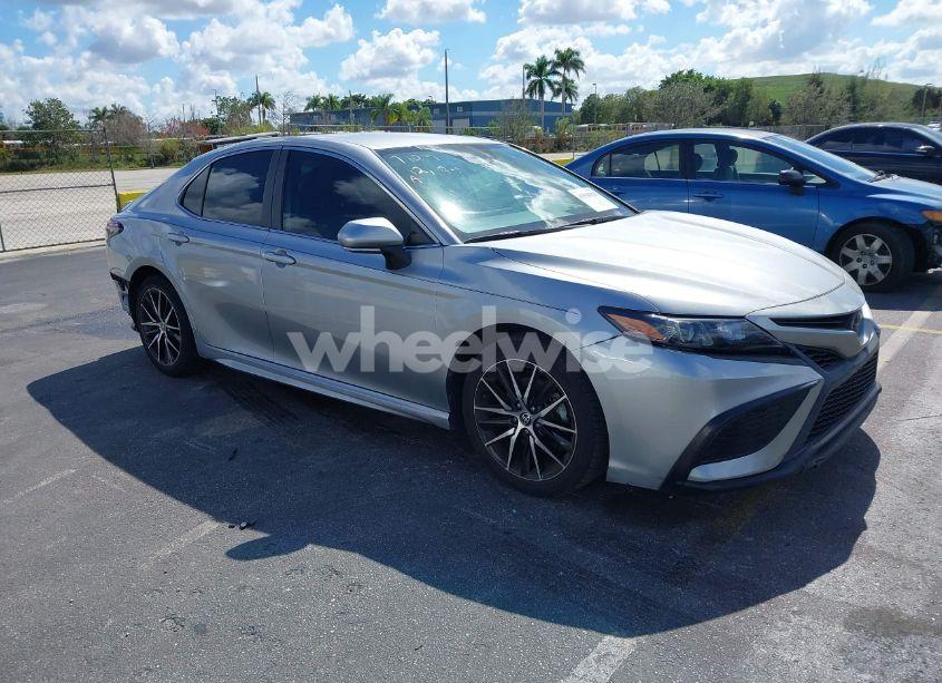 2022 Toyota Camry SE (VIN 4T1G11AK6NU657107) main photo