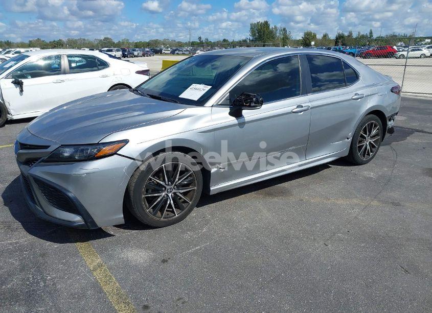 Photo 2 of 2022 Toyota Camry SE (VIN 4T1G11AK6NU657107)