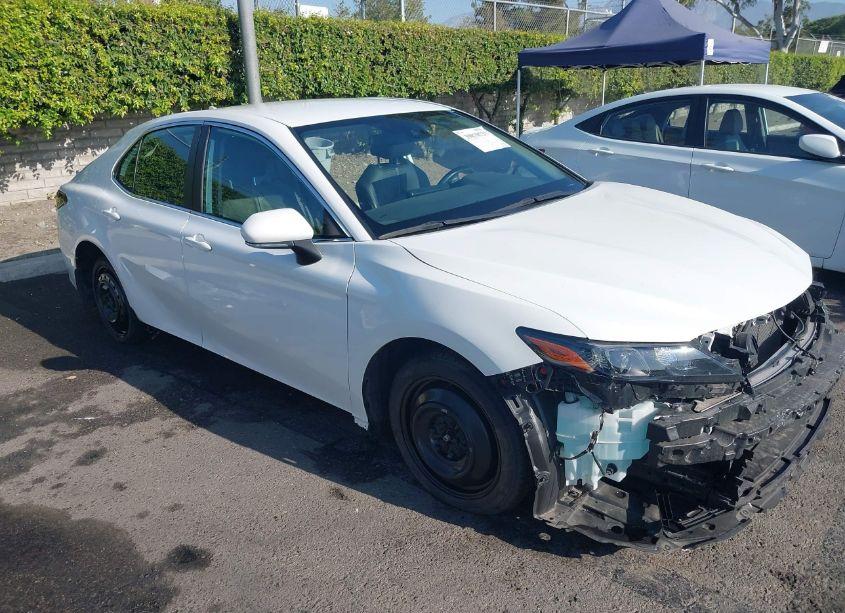 2022 Toyota Camry SE (VIN 4T1G11AK6NU664526) main photo