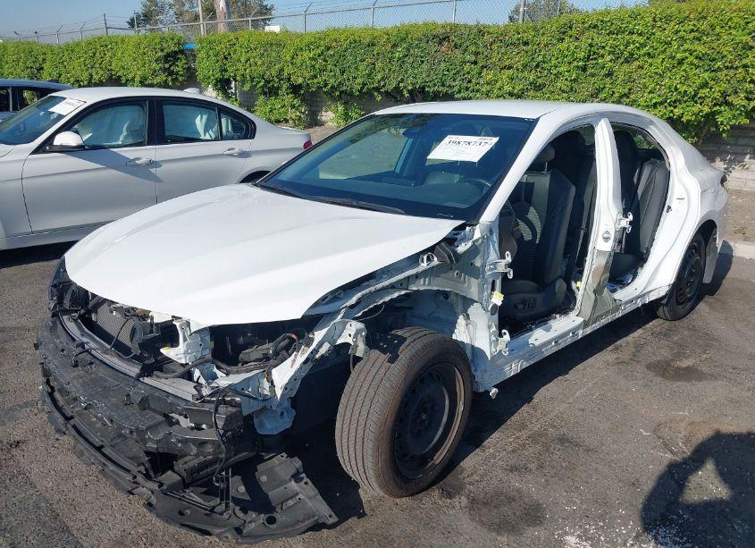 Photo 2 of 2022 Toyota Camry SE (VIN 4T1G11AK6NU664526)