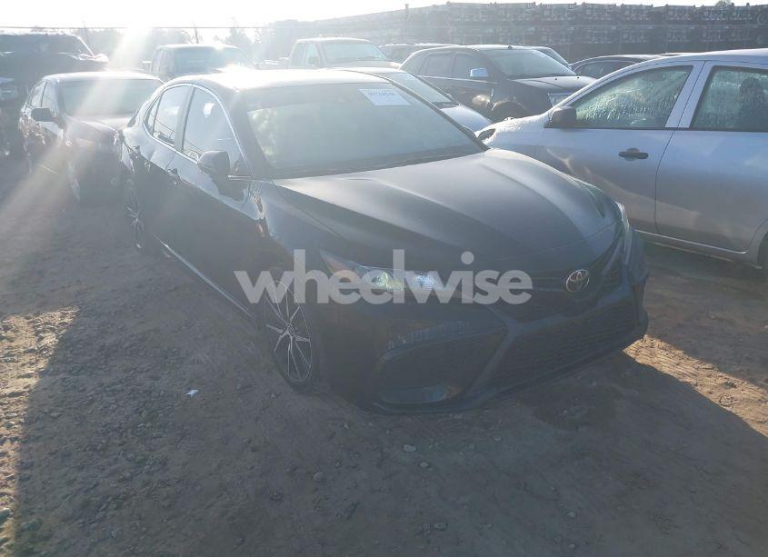 2022 Toyota Camry SE (VIN 4T1G11AK6NU670441) main photo