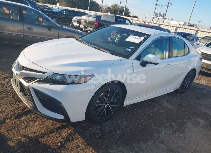 Photo 2 of 2022 Toyota Camry SE (VIN 4T1G11AK6NU705642)