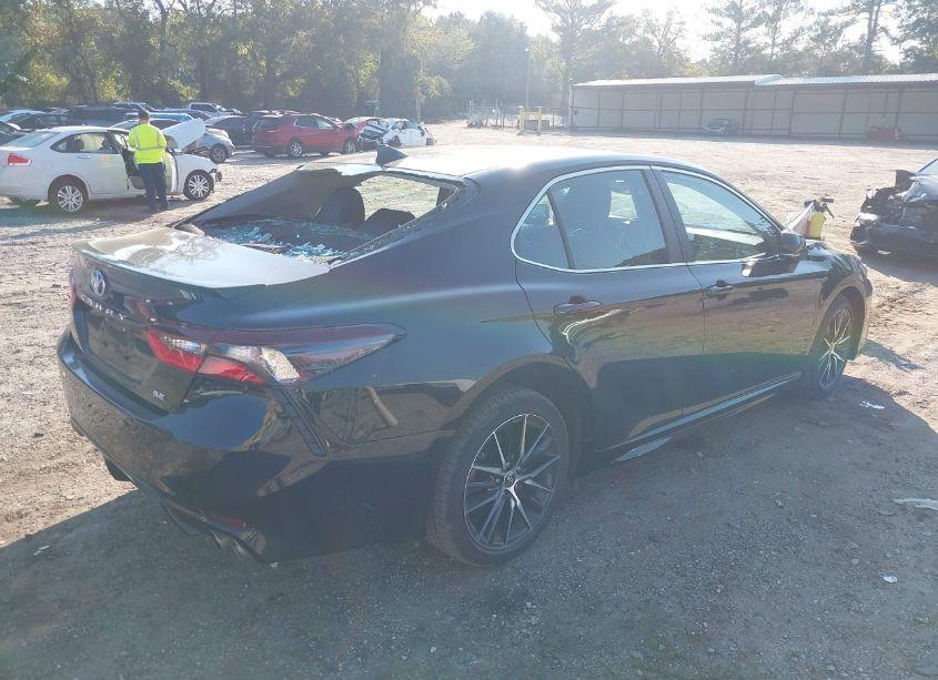 Photo 4 of 2022 Toyota Camry SE (VIN 4T1G11AK6NU715832)