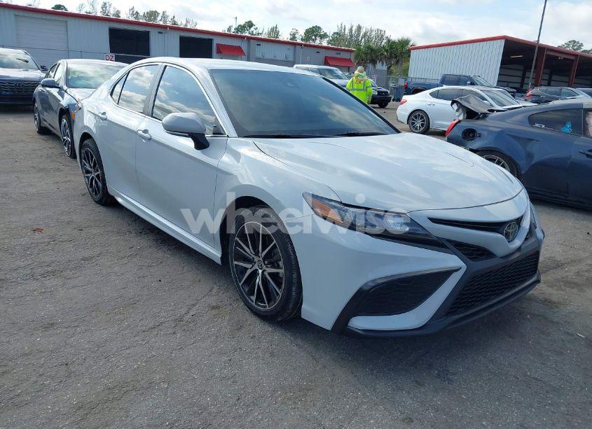 2023 Toyota Camry SE (VIN 4T1G11AK6PU123818) main photo