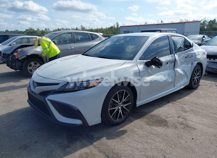 Photo 2 of 2023 Toyota Camry SE (VIN 4T1G11AK6PU123818)