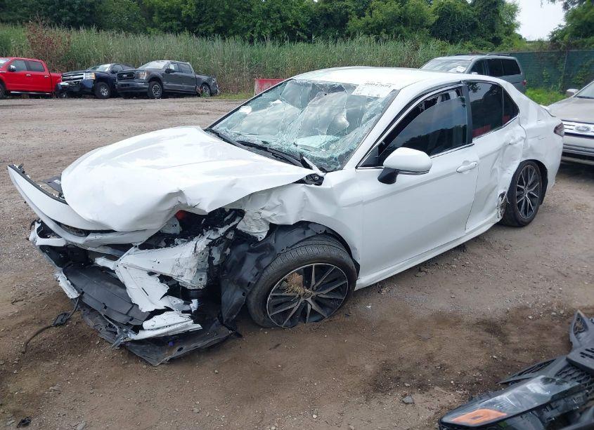 Photo 2 of 2023 Toyota Camry SE (VIN 4T1G11AK6PU791716)