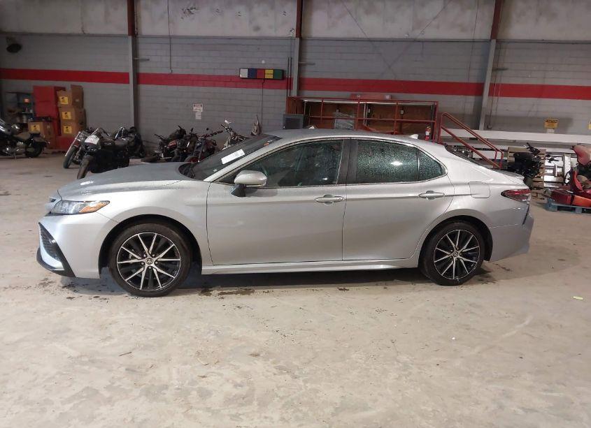 Photo 14 of 2024 Toyota Camry SE (VIN 4T1G11AK6RU197033)