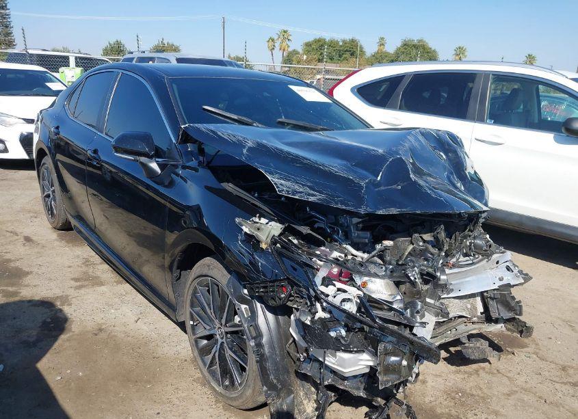 2024 Toyota Camry SE (VIN 4T1G11AK6RU251852) main photo