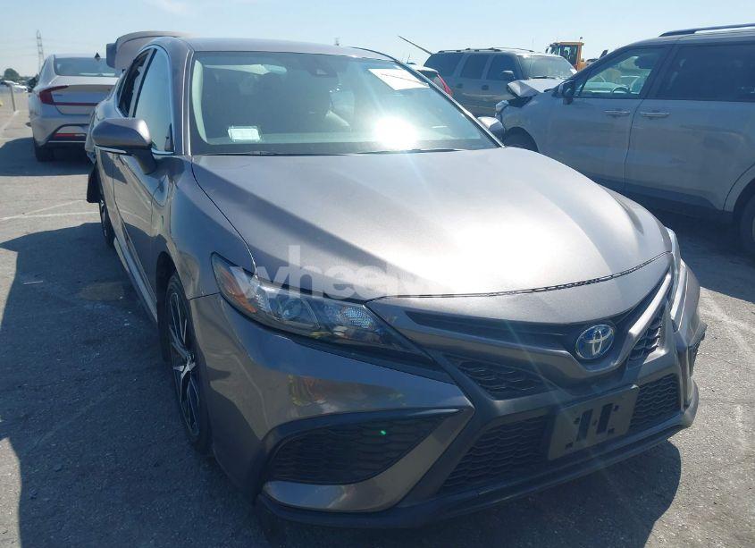2024 Toyota Camry SE (VIN 4T1G11AK6RU258509) main photo