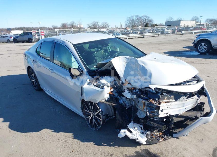 2024 Toyota Camry SE (VIN 4T1G11AK6RU263242) main photo