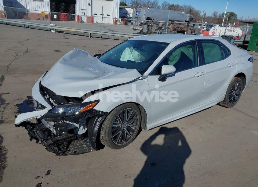 Photo 2 of 2024 Toyota Camry SE (VIN 4T1G11AK6RU263242)