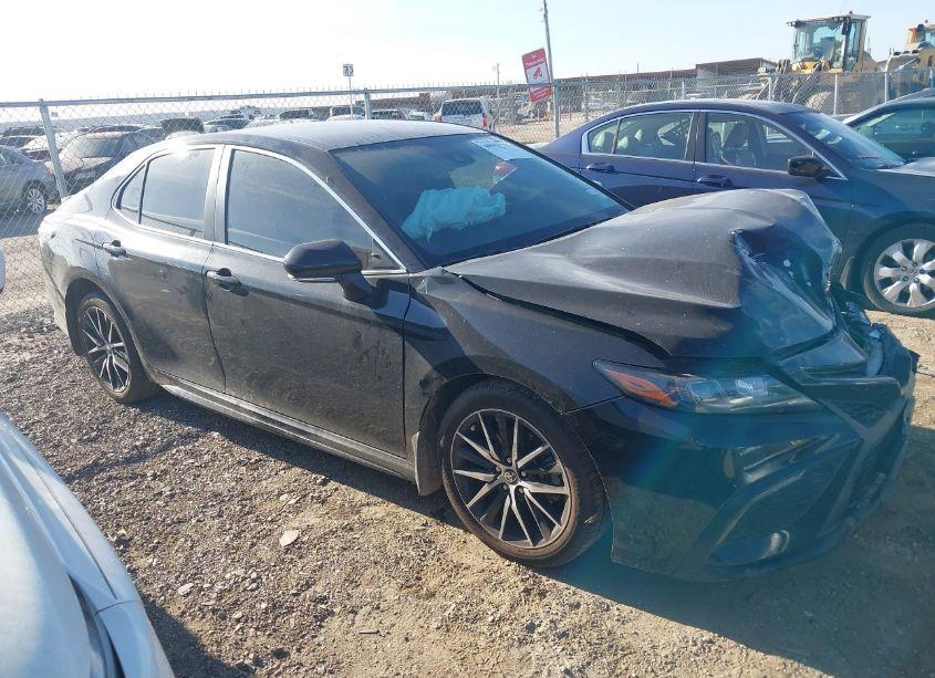 2024 Toyota Camry SE (VIN 4T1G11AK6RU844577) main photo