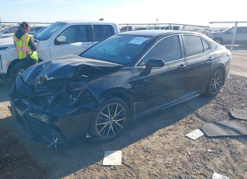 Photo 2 of 2024 Toyota Camry SE (VIN 4T1G11AK6RU844577)