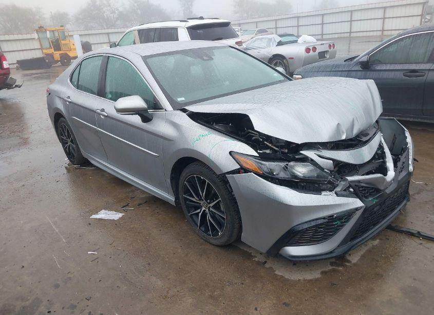 2024 Toyota Camry SE (VIN 4T1G11AK6RU849763) main photo