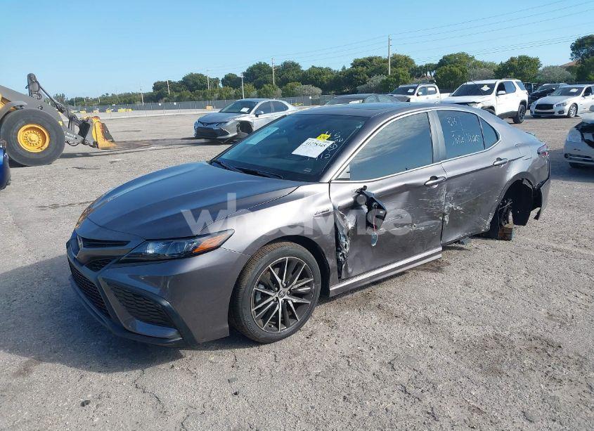 Photo 2 of 2024 Toyota Camry SE (VIN 4T1G11AK6RU861413)