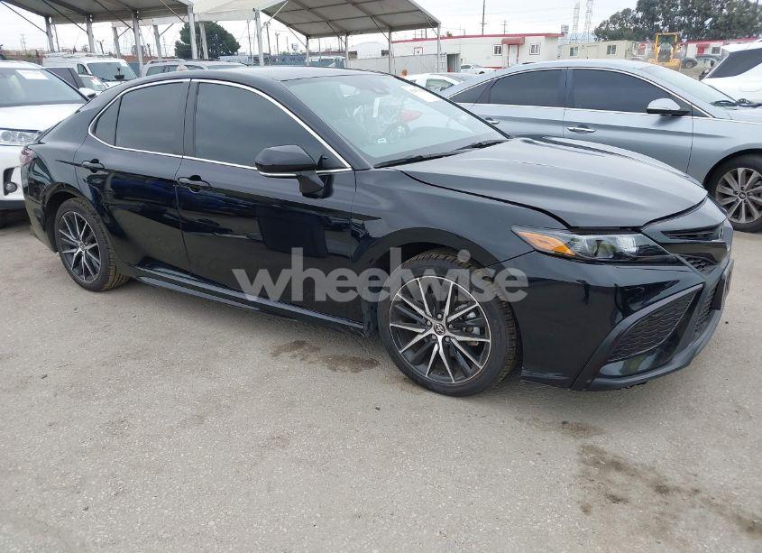 2024 Toyota Camry SE (VIN 4T1G11AK6RU865655) main photo