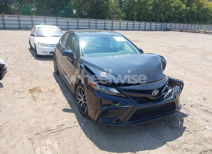 2024 Toyota Camry SE (VIN 4T1G11AK6RU888272) main photo