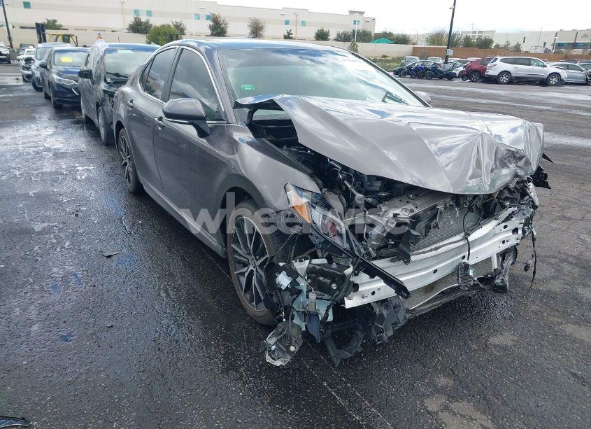 2024 Toyota Camry SE (VIN 4T1G11AK6RU900260) main photo