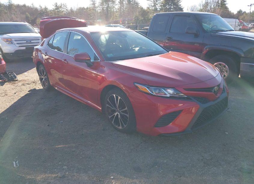 2020 Toyota Camry SE (VIN 4T1G11AK7LU305991) main photo