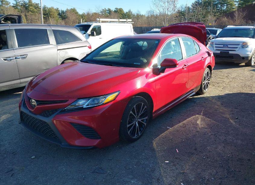 Photo 2 of 2020 Toyota Camry SE (VIN 4T1G11AK7LU305991)