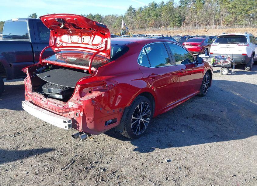 Photo 4 of 2020 Toyota Camry SE (VIN 4T1G11AK7LU305991)