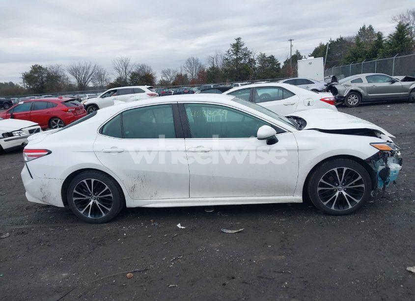 Photo 13 of 2020 Toyota Camry SE (VIN 4T1G11AK7LU333340)