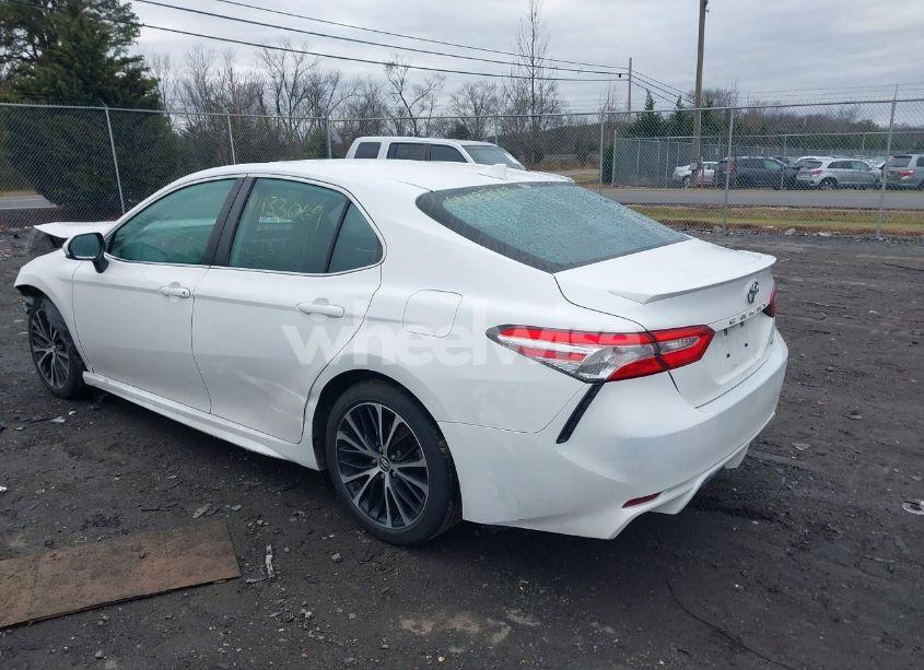 Photo 3 of 2020 Toyota Camry SE (VIN 4T1G11AK7LU333340)