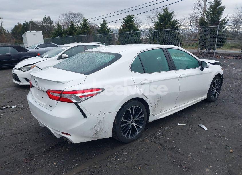 Photo 4 of 2020 Toyota Camry SE (VIN 4T1G11AK7LU333340)