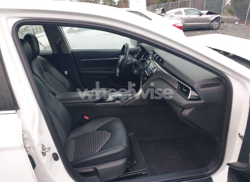 Photo 5 of 2020 Toyota Camry SE (VIN 4T1G11AK7LU333340)