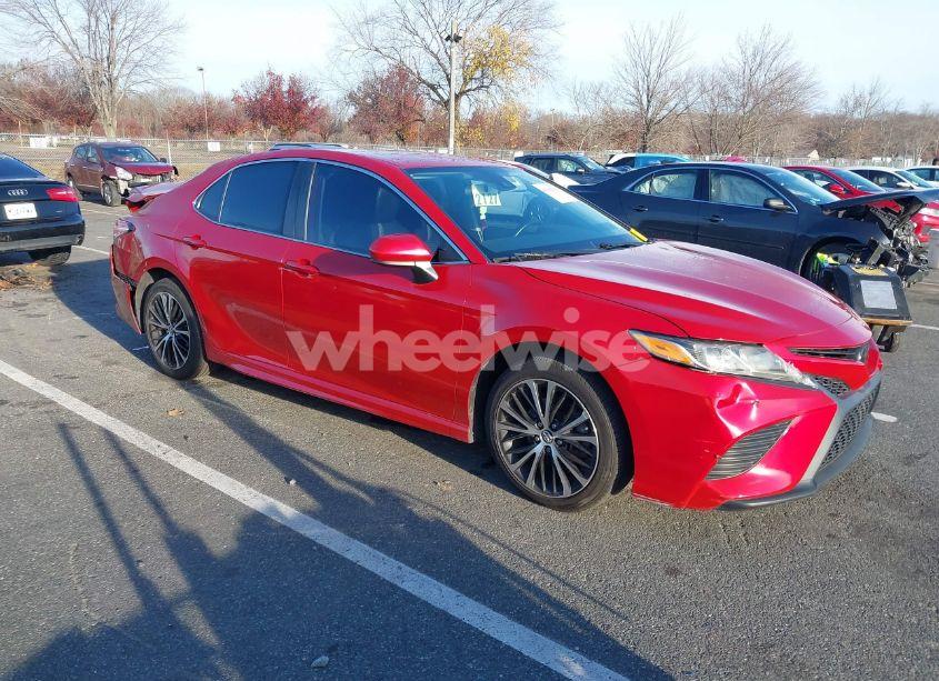 2020 Toyota Camry SE (VIN 4T1G11AK7LU348372) main photo