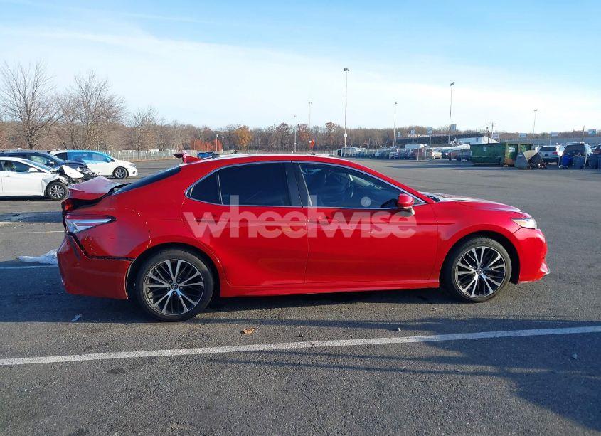 Photo 13 of 2020 Toyota Camry SE (VIN 4T1G11AK7LU348372)