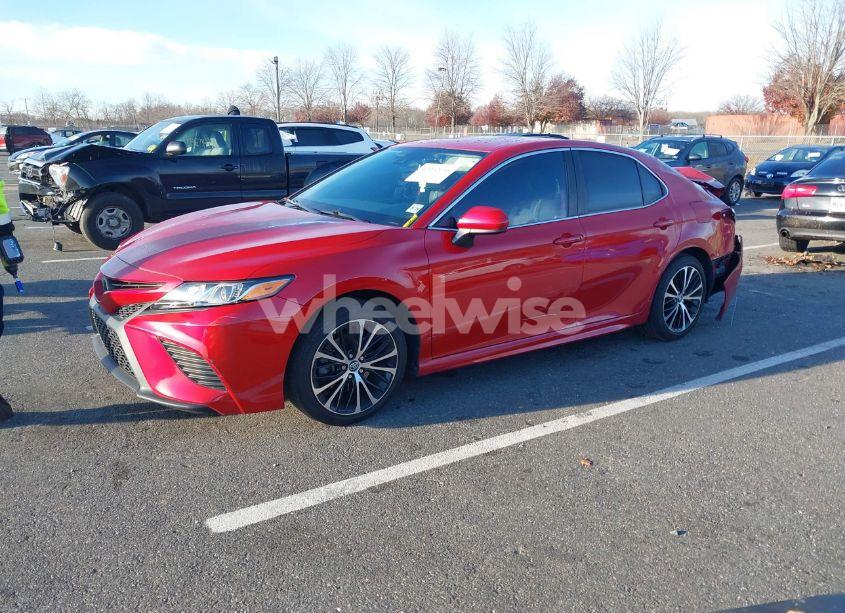 Photo 2 of 2020 Toyota Camry SE (VIN 4T1G11AK7LU348372)