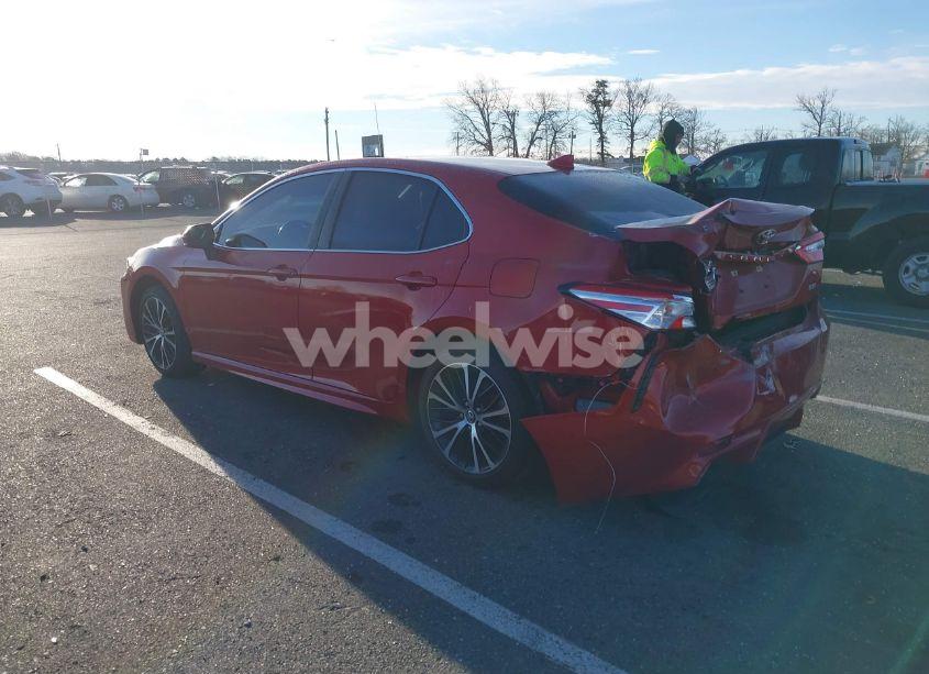 Photo 3 of 2020 Toyota Camry SE (VIN 4T1G11AK7LU348372)