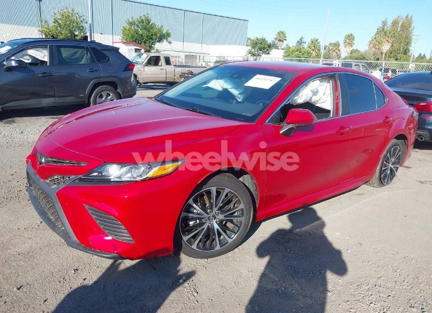 Photo 2 of 2020 Toyota Camry SE (VIN 4T1G11AK7LU354639)
