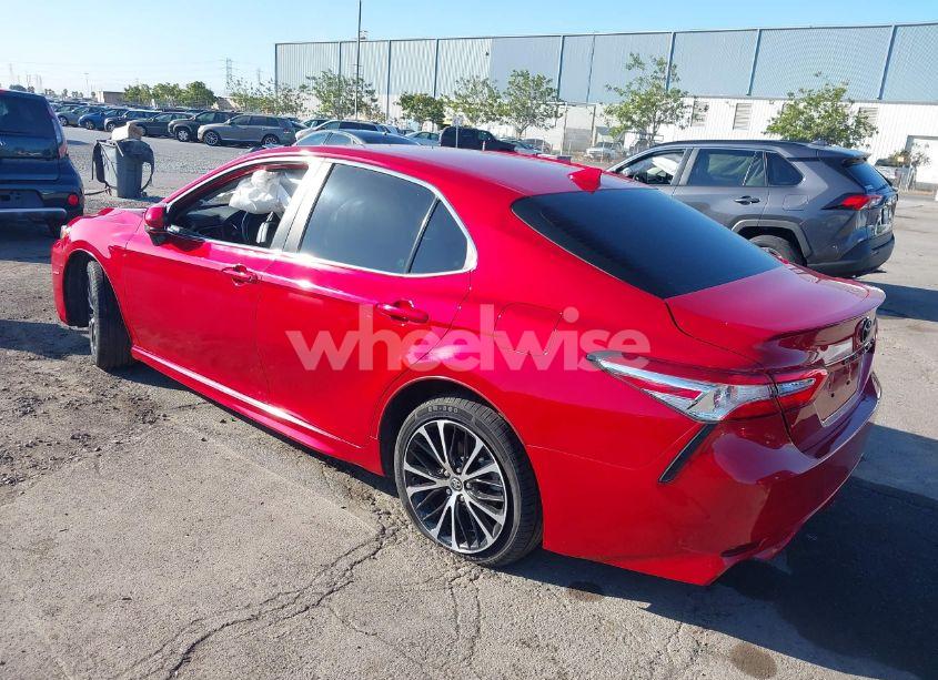 Photo 3 of 2020 Toyota Camry SE (VIN 4T1G11AK7LU354639)