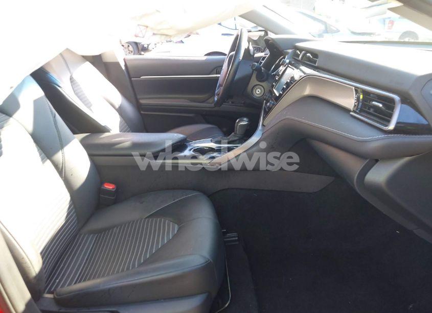 Photo 5 of 2020 Toyota Camry SE (VIN 4T1G11AK7LU354639)