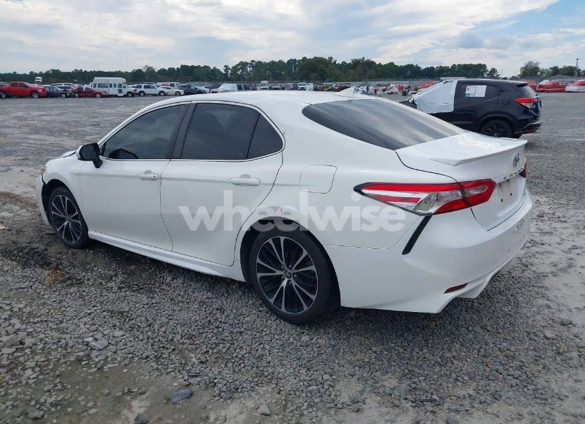 Photo 3 of 2020 Toyota Camry SE (VIN 4T1G11AK7LU358092)