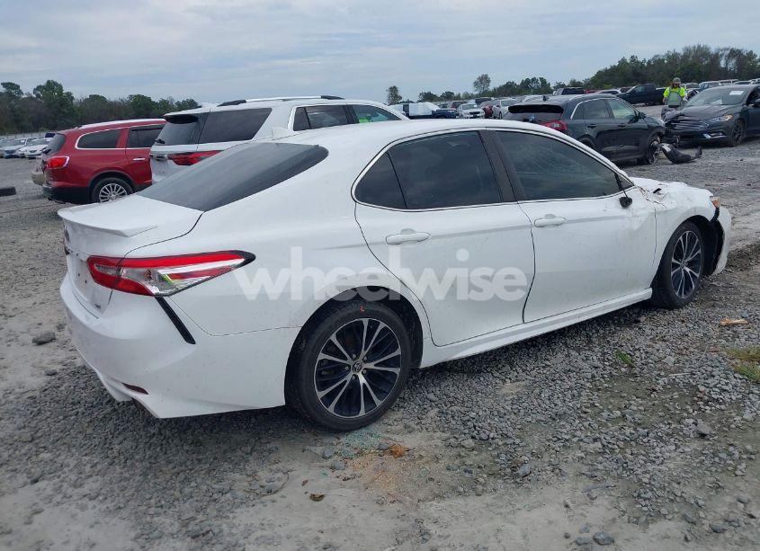 Photo 4 of 2020 Toyota Camry SE (VIN 4T1G11AK7LU358092)