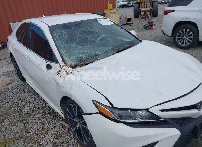Photo 6 of 2020 Toyota Camry SE (VIN 4T1G11AK7LU358092)